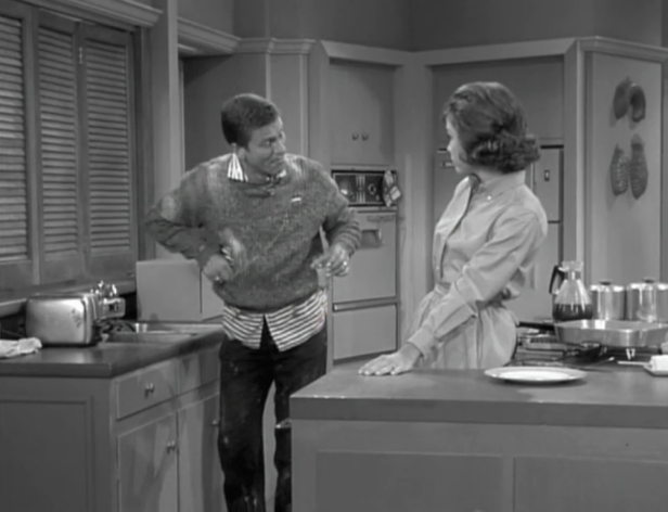 Rob picks on Laura for having a single grey hair, not realizing how shabby his own outfit looks. (Screen capture by Lindsey for TMP)