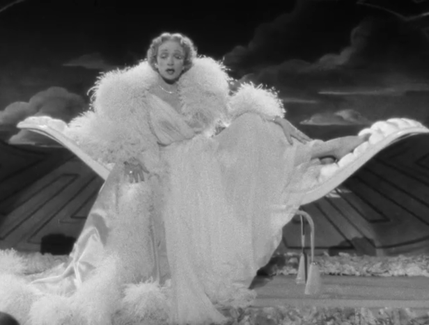 Dietrich sings "The Laziest Girl in Town" (Screen capture by Lindsey for TMP)