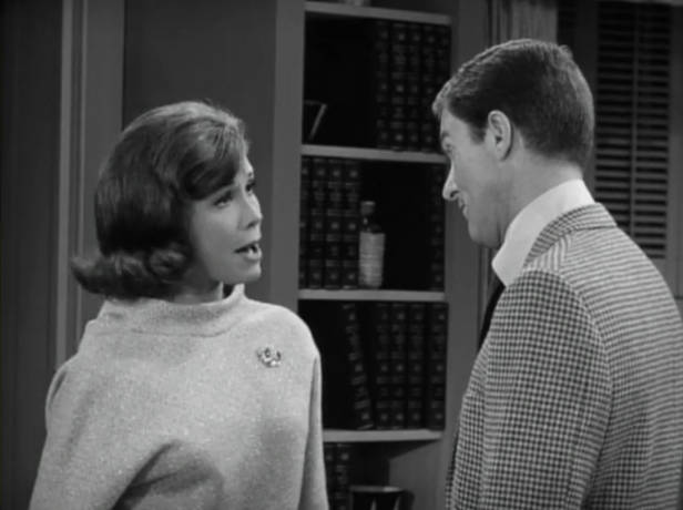 You can bet Laura gives Rob an earful when he gets home after the sketch airs... (Screen capture by Lindsey for TMP)