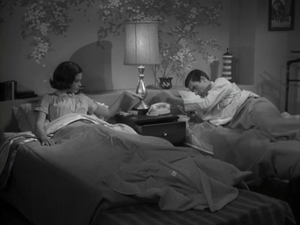 Buddy's noise keeps Rob and Laura awake for so long that they decide to play cards to pass the time. (Screen capture by Lindsey for TMP)