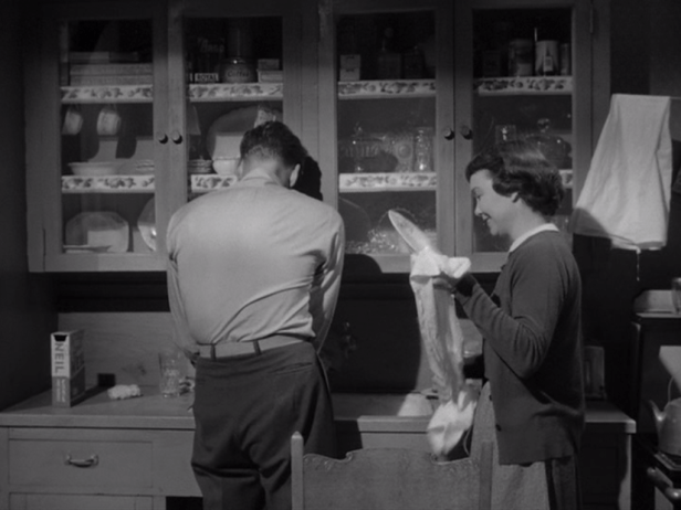 Art helps Ruthie do the dishes after their first dinner together. (Screen capture by Lindsey for TMP)
