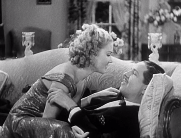 Love is in the air for Polly and Danny! (Screen capture by Lindsey for TMP)