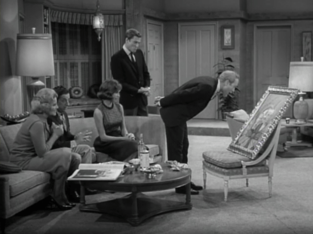 Rob calls in an art expert to look at the painting. (Screen capture by Lindsey for TMP)