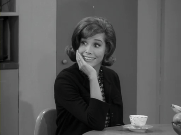 Laura fakes a smile or ten as she avoids telling Rob the truth. (Screen capture by Lindsey for TMP)