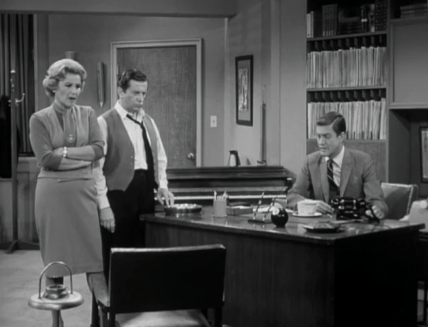 To tell or not to tell? Rob, Buddy and Sally try to figure out what to do about the potential thief-sighting. (Screen capture by Lindsey for TMP)