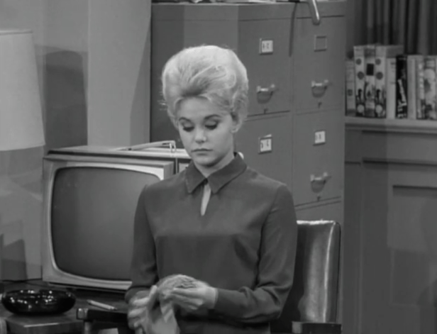 guest stars as Joan. (Screen capture by Lindsey for TMP)