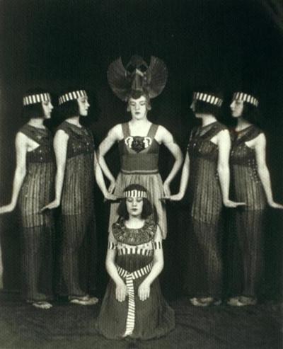 Lillian and fellow Denishawn dancers 1918 (Image via New York Public Library)