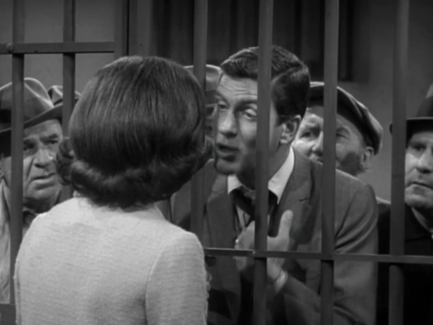 A crowd of criminals gather 'round to hear Rob's story. (Screen capture by Lindsey for TMP)