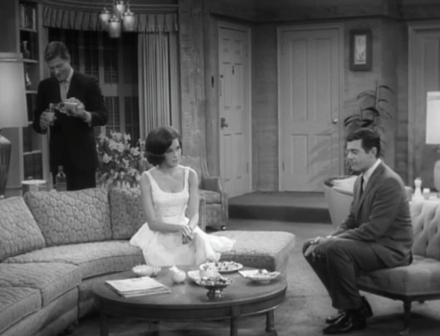 Emperor editor Drew (guest star Lee Philips) visits the Petrie house to try to convince Rob to write his magazine's humor column.