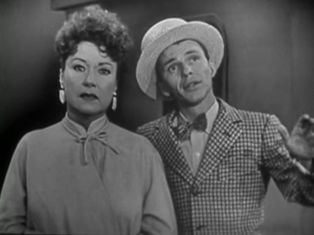 Frank and Ethel, singing duets while secretly planning to strangle each other... (Screen capture by Lindsey for TMP)