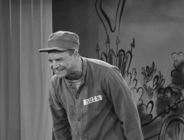 Lyle introduces the show to his inmates. (Screen capture by Lindsey for TMP)