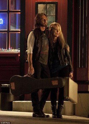 Meryl Streep and Rick Springfield filming Ricki and the Flash (Image via Awards Watch)