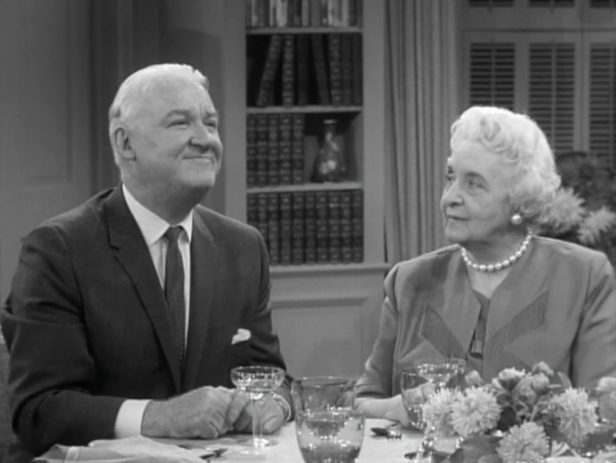 Rob's parents pay a visit to Rob and Laura. (Screen capture by Lindsey for TMP)