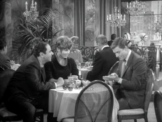 Rob meets Les and an actress for lunch to discuss the film. (Screen capture by Lindsey for TMP)