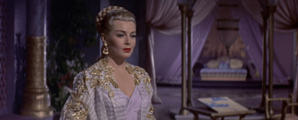 Samarra has a flair for the fancy, wearing gold-accented outfits and decorating her house in purple silks. (Screen capture by Lindsey for TMP)