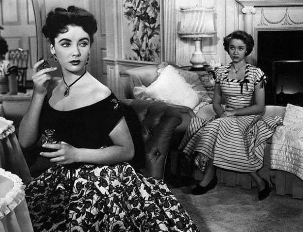 (Image via Dressing Vintage)